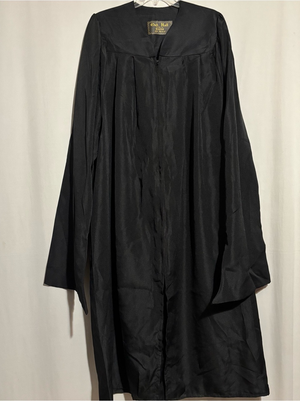 Oak Hall Black Unisex Graduation Judge’s Gown Choir Robe Halloween costume